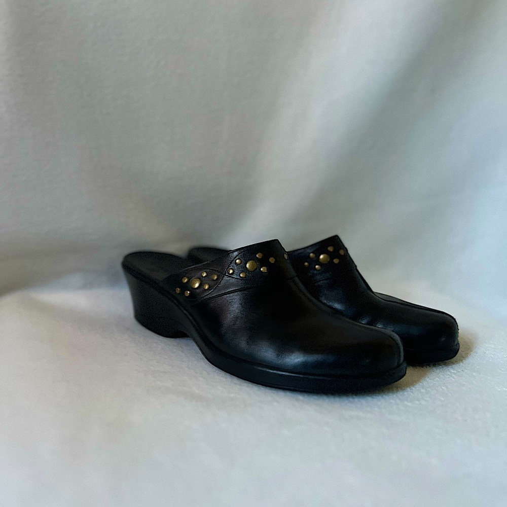 Clark’s size 8 Leather Dark Hunter Green Clogs Mules with gold accent studs.